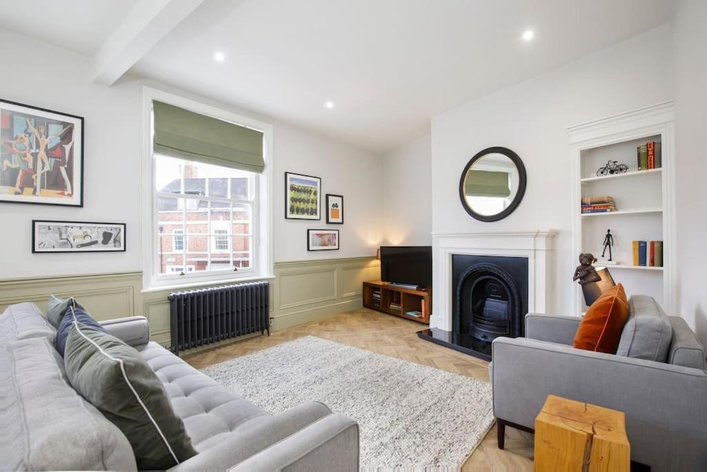 Aldwark View With Free Parking Apartment York Bagian luar foto
