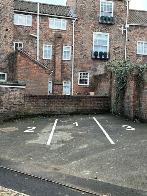 Aldwark View With Free Parking Apartment York Bagian luar foto